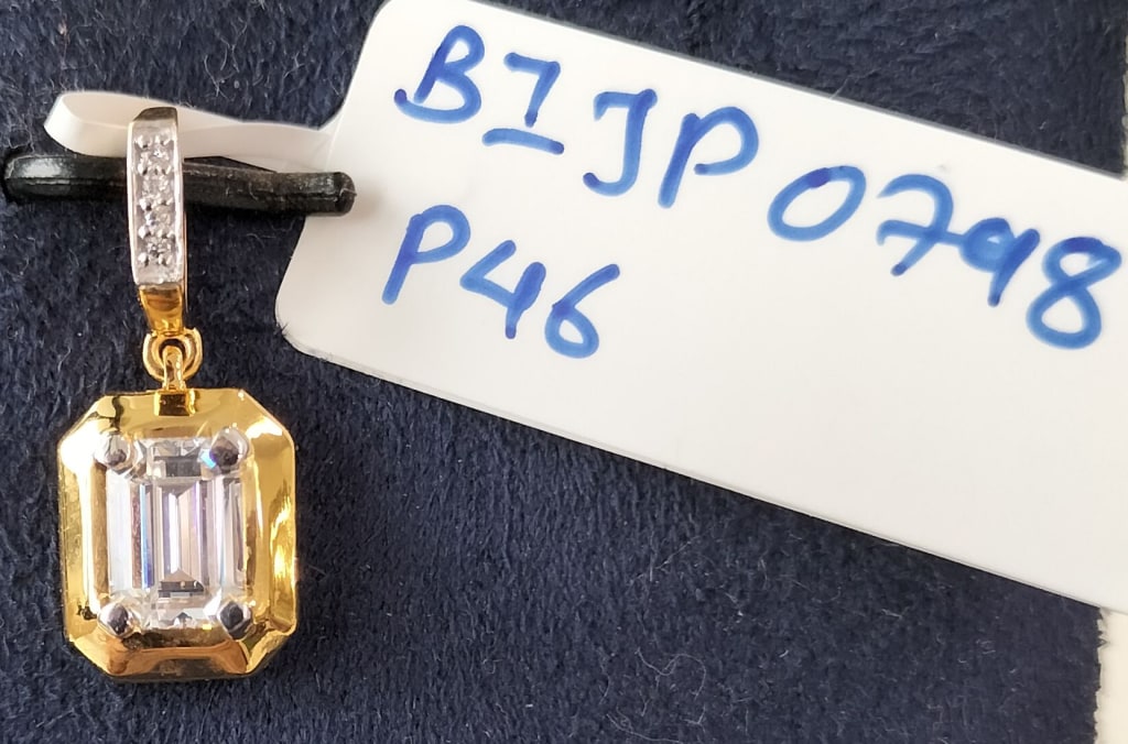 The Adriel Solitiare Pendant