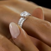 The Aurelyn Solitaire Ring - thumb 4