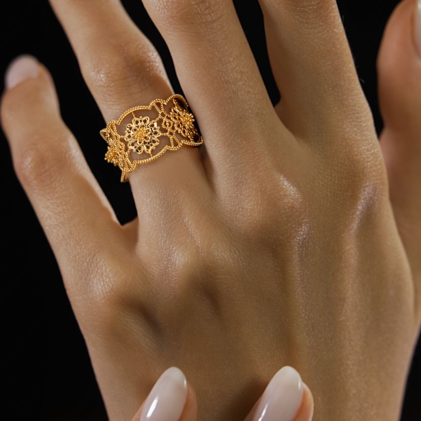 The Lidianne Band Ring - image 4